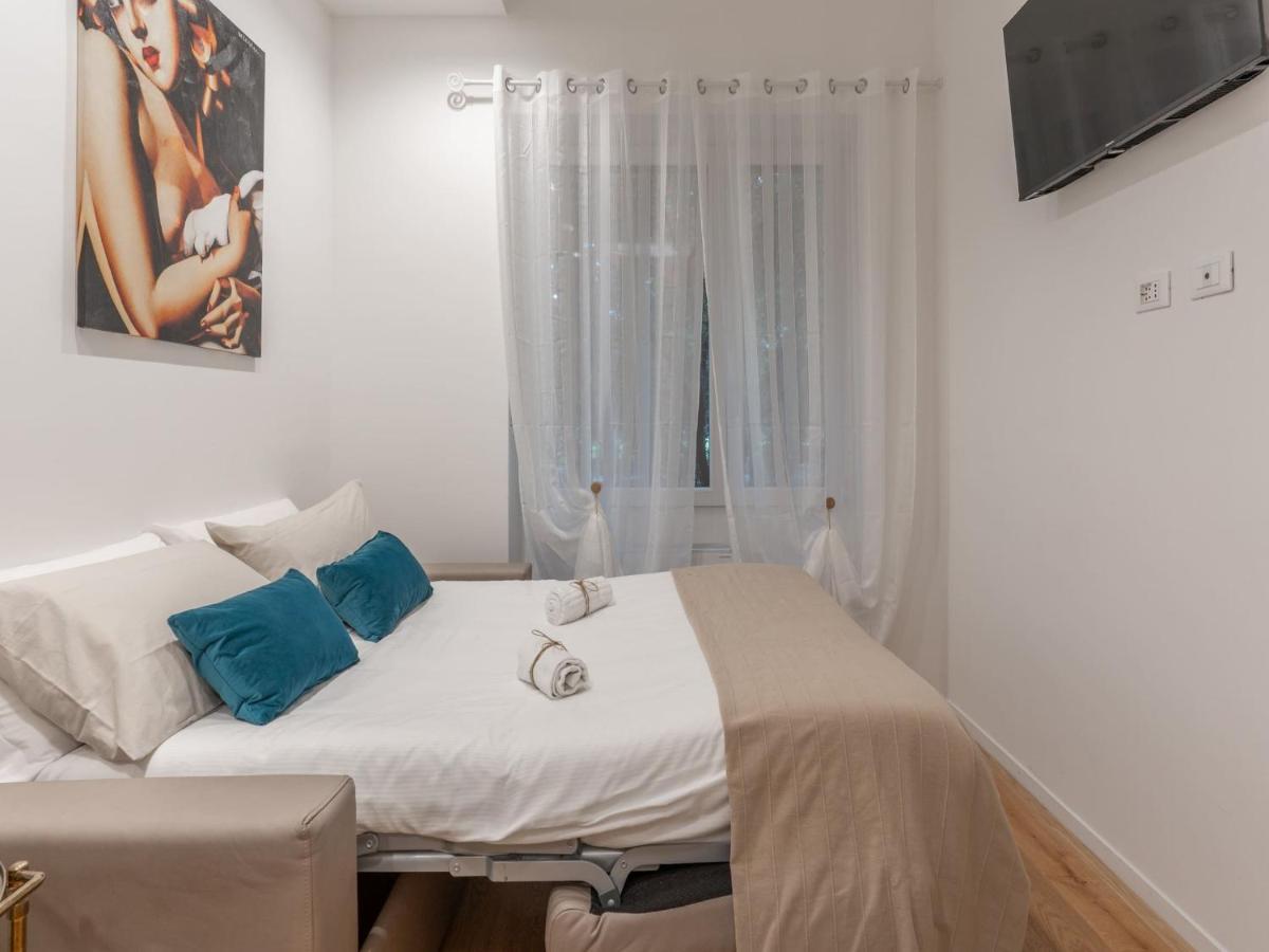 The Best Rent - Gorgeous One-Bedroom Apartment In Ticinese Милан Экстерьер фото